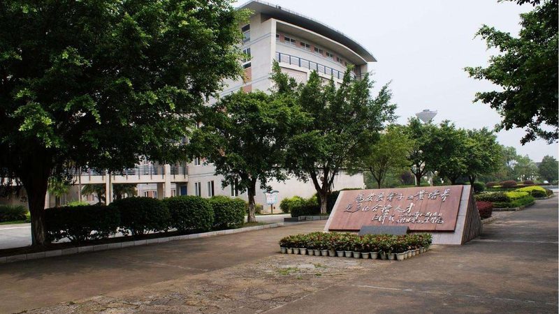 PCBA加工材质选择：如何避免常见误区**
