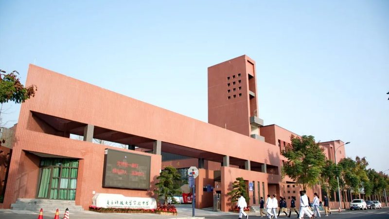 仿真软件的性能直接影响到仿真速度和准确性。在性能指标方面，需要关注以下参数：